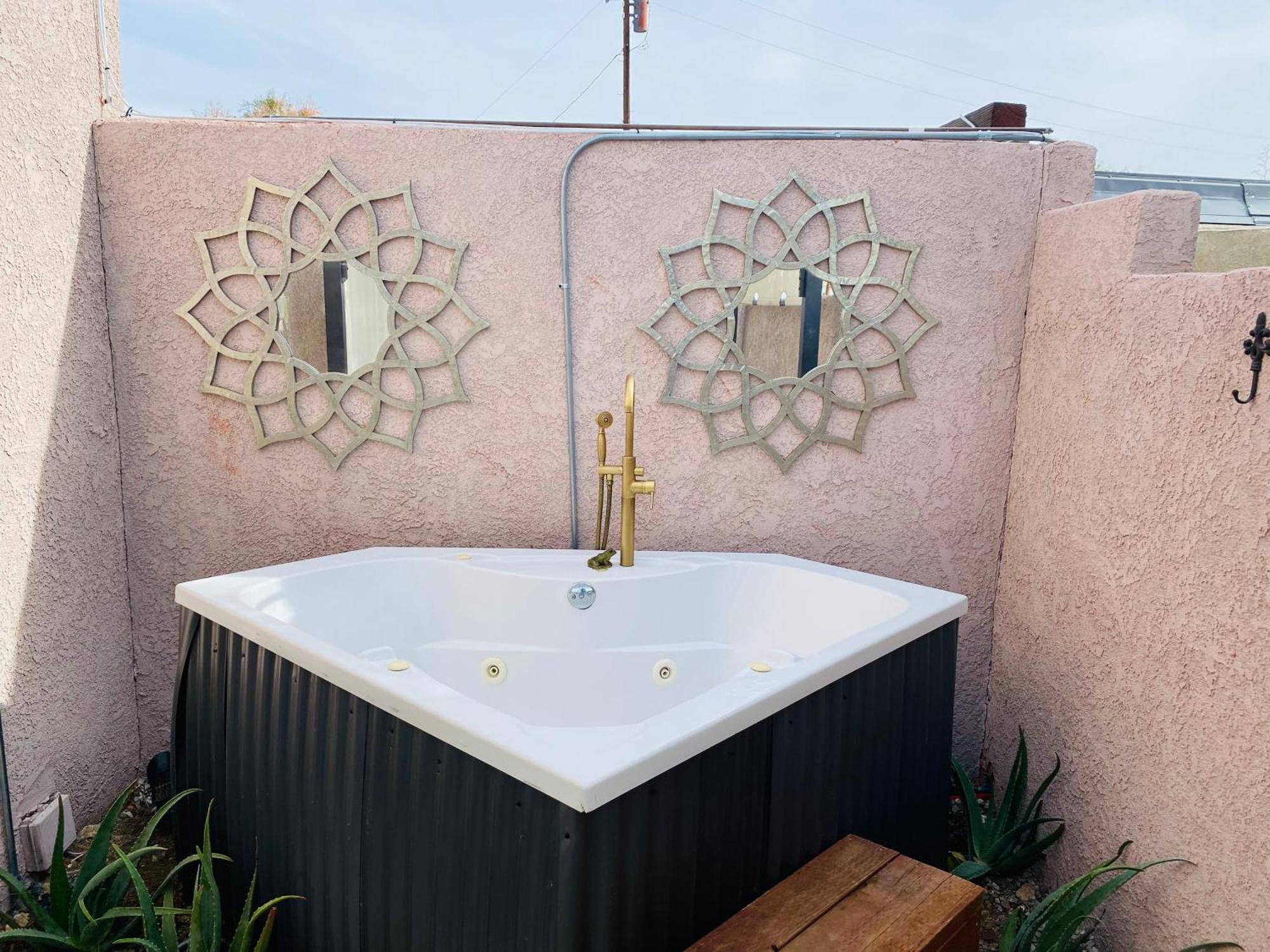 Mi Kasa Hot Springs 420,Adults Only, Clothing Optional Hotel Desert Hot Springs Exterior photo