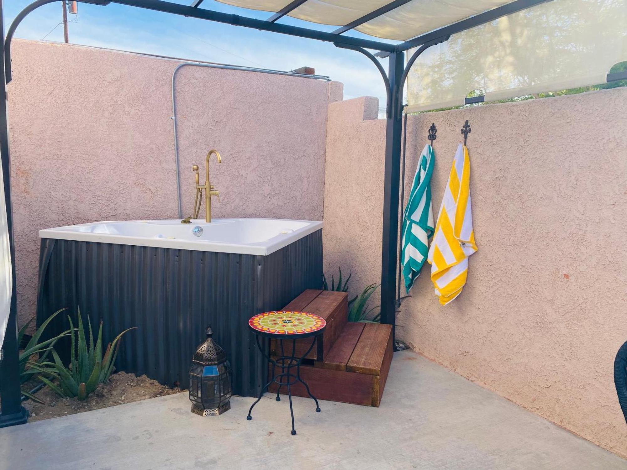 Mi Kasa Hot Springs 420,Adults Only, Clothing Optional Hotel Desert Hot Springs Exterior photo